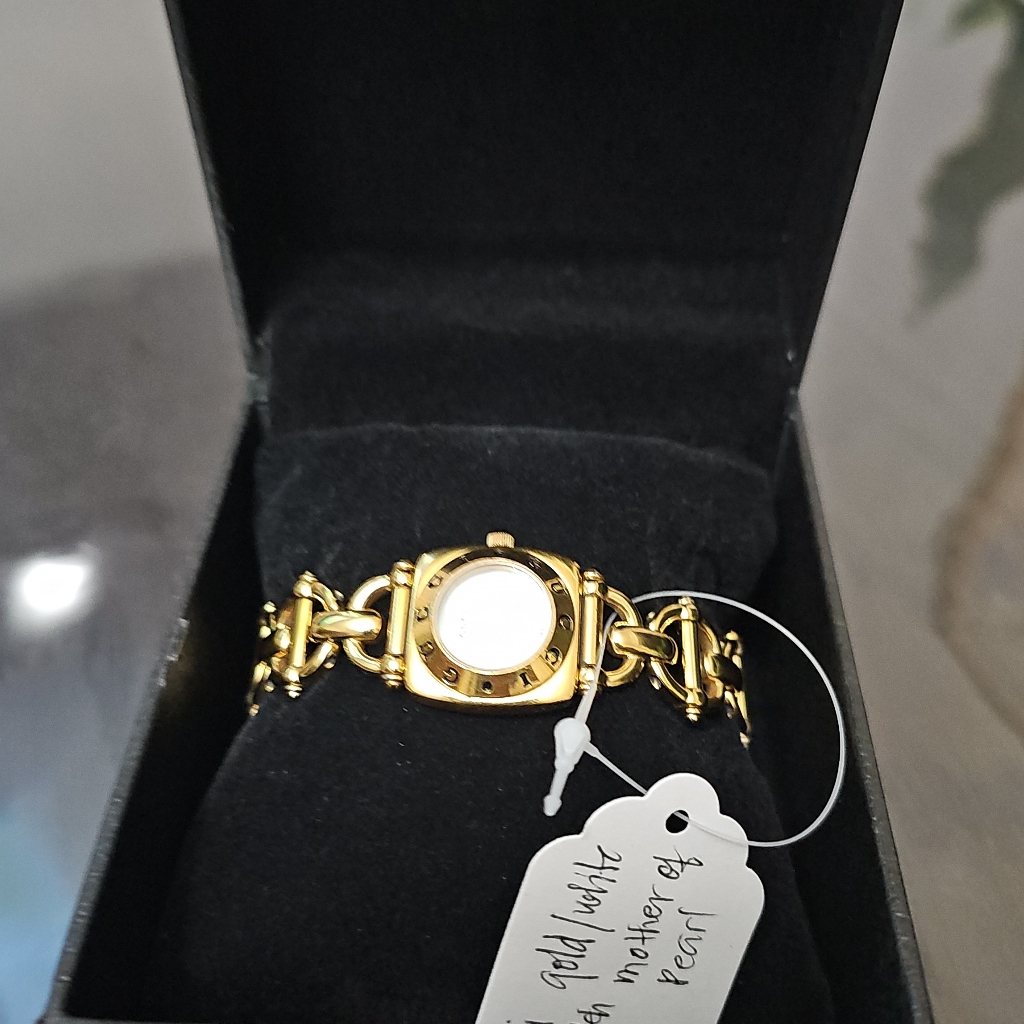 Gucci Gold Watch With White Dial Mother Of Pearl